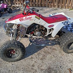4 wheeler Honda 250 r 4 Trax with (ORIGINAL TITLE)