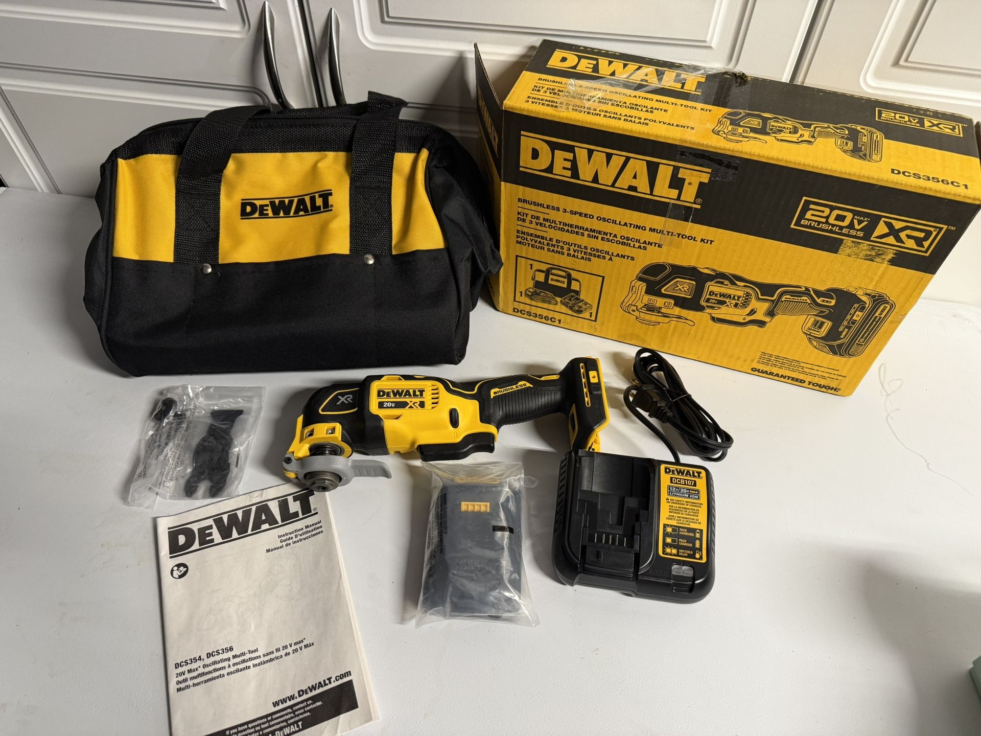 DEWALT 20V MAX XR Oscillating Tool Kit, 3 Speed, With Blades, Battery and Charger Included (DCS356C1)