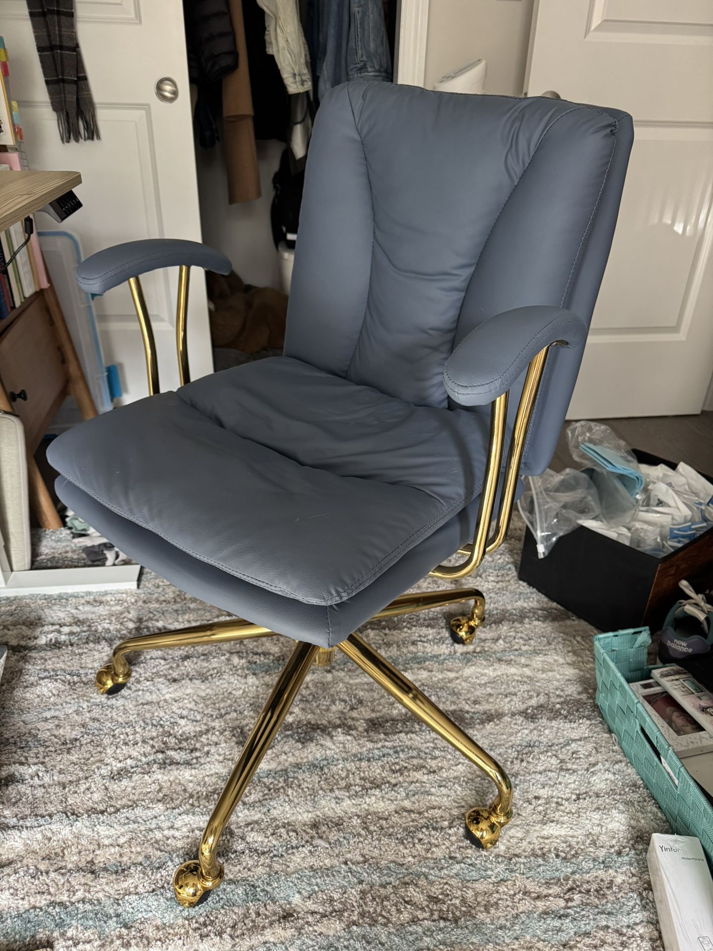 24" W Swivel Upholstered PU Office Chair