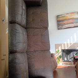 Free couch 🛋️
