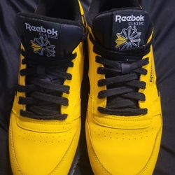 tenis Reebok CLASSIC   semi nuevos   de mujer  echos en Vietnam 