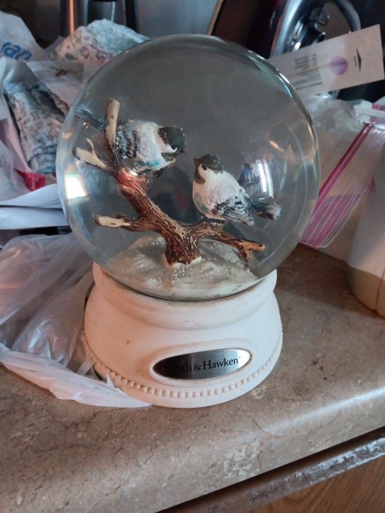 SMITH AND HAWKEN WATER GLOBE