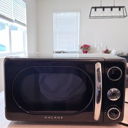 Galanz Retro 20-Liter Microwave for Sale.