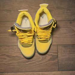 Jordan 4 Yellow Thunder Size 5.5y
