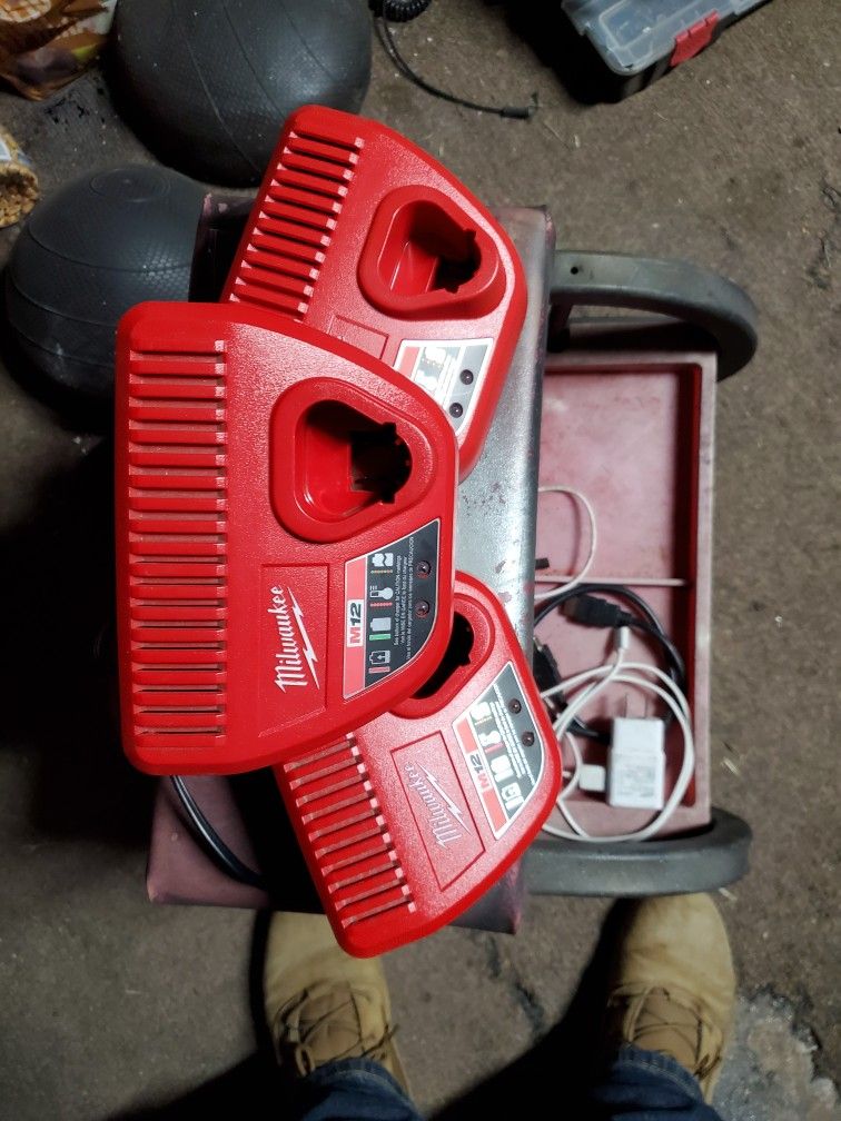 M12 Charger $20 A Charger