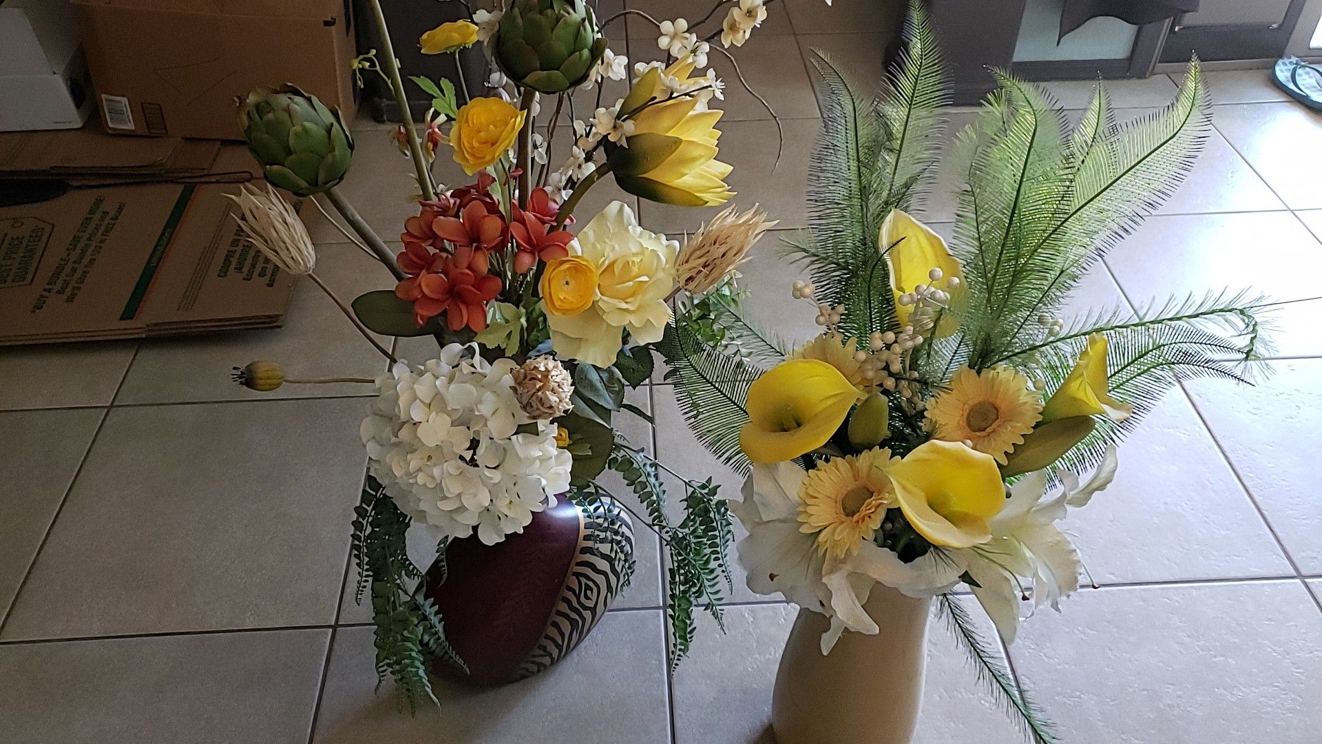 2 flower arrangements in vases
