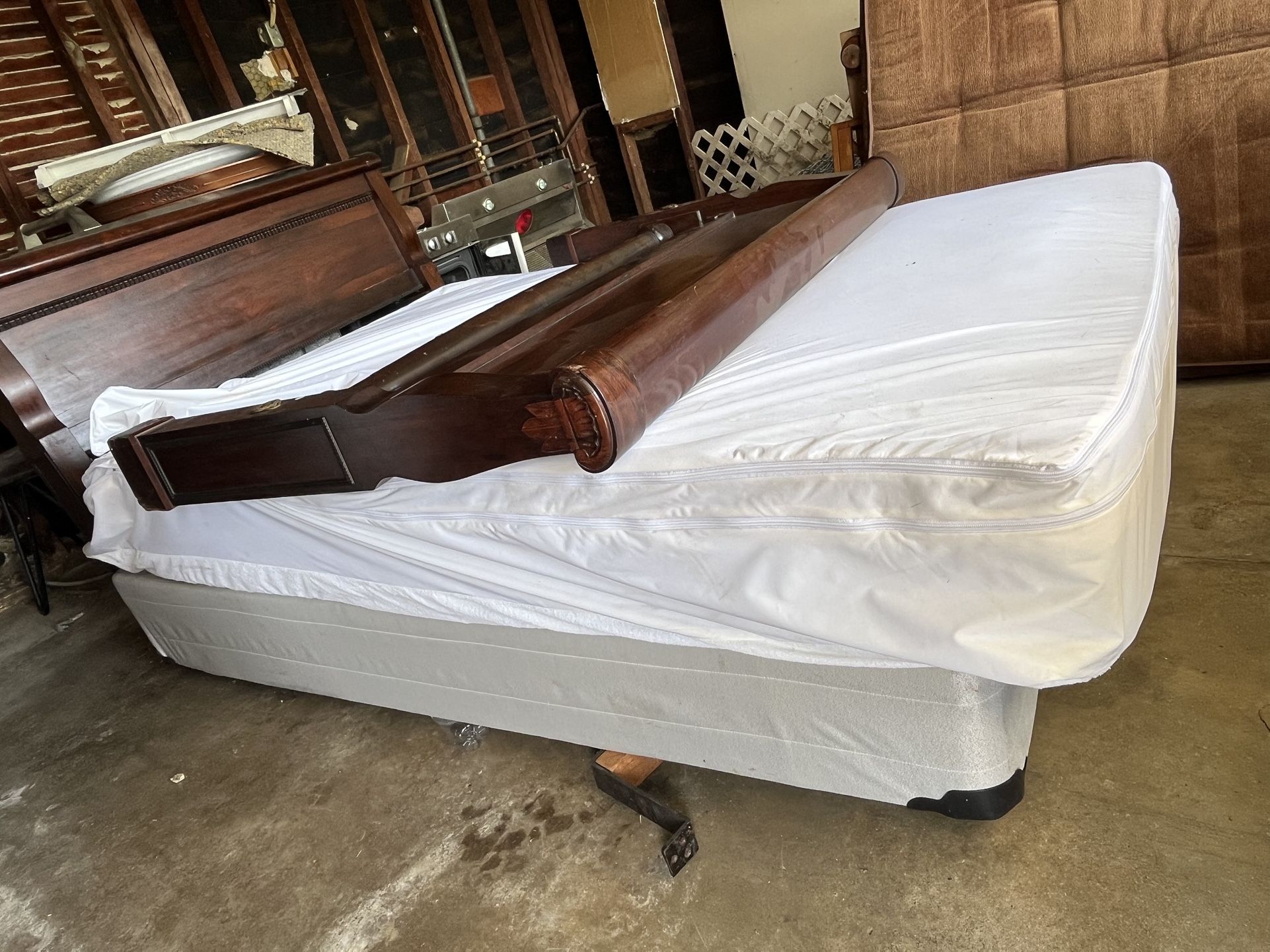 Beautiful full Size Sleigh Bed - With Free Mattress And Box Spring