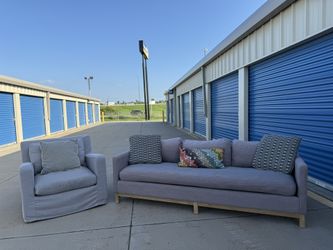 DELIVERY AVAILABLE 🚚🚛🚚 Awesome Couch And Chair