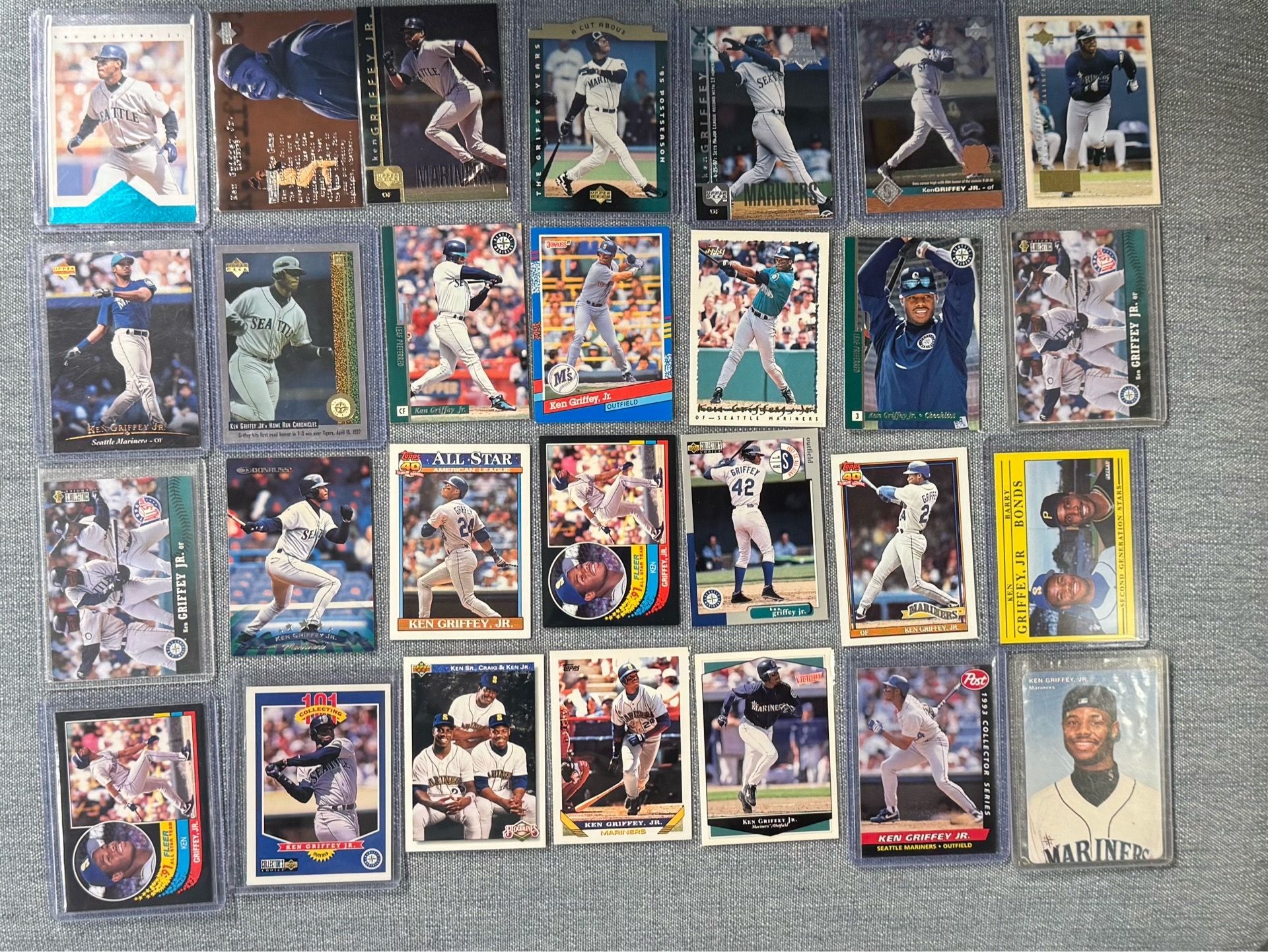 Ken Griffey Jr. Lot (28 ct.)