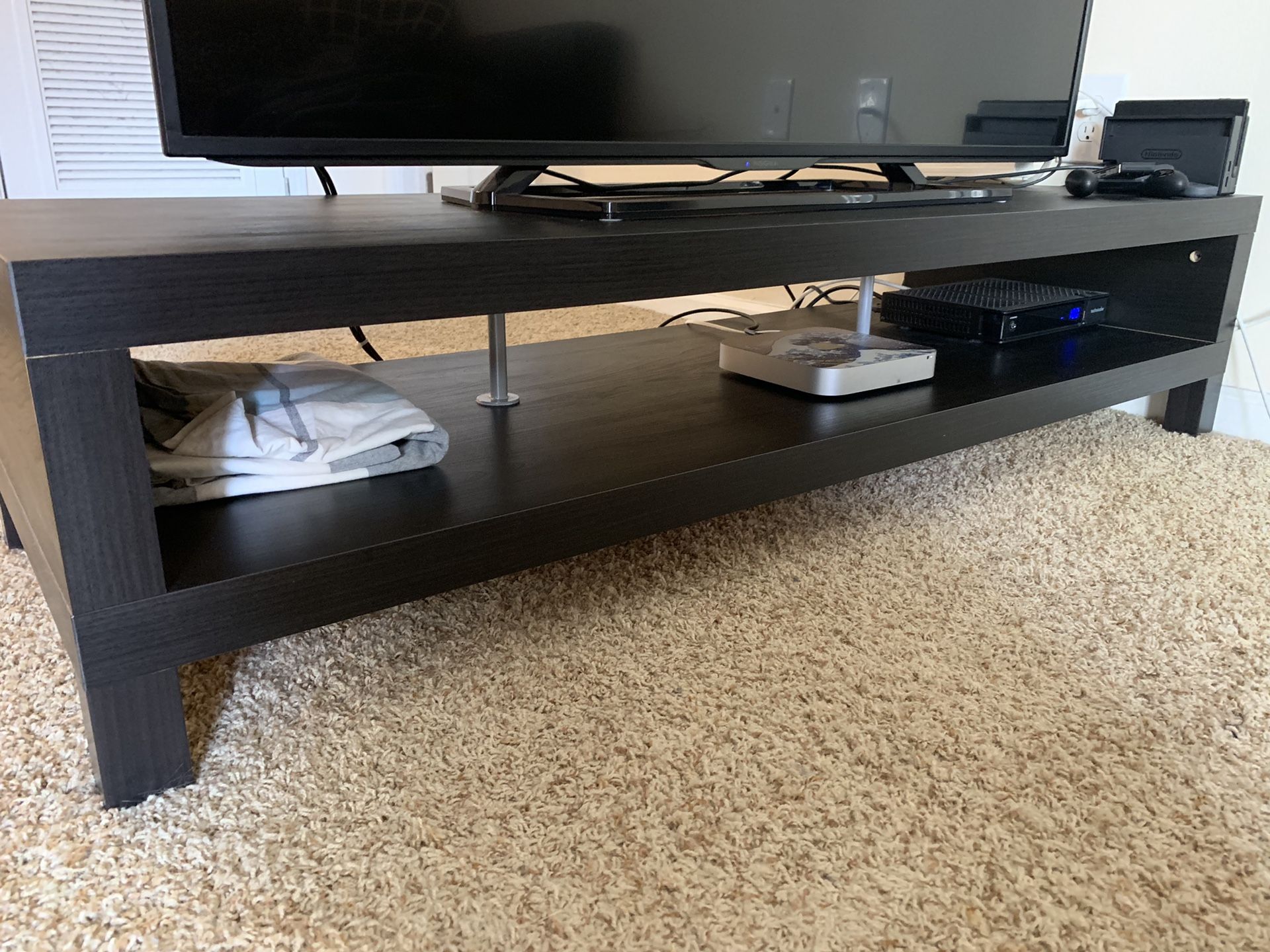 Low tv stand