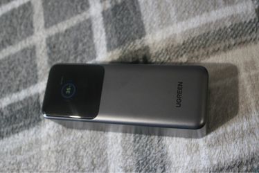 UGREEN portable charger