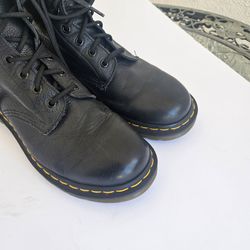 Dr. Marten Black Pebbled leather boots Mens 9