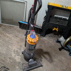 Dyson DC40 Vacuum Cleaner 