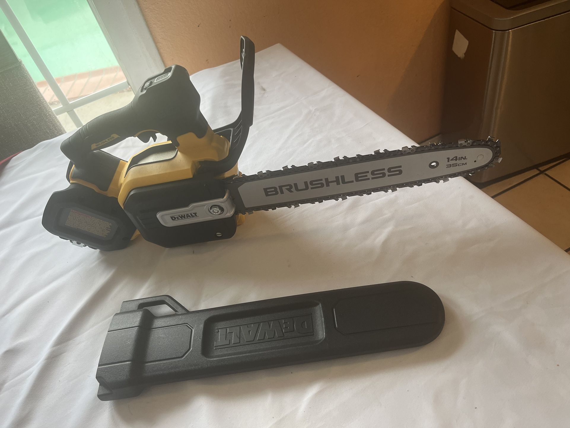 DEWALT FLEXVOLT 60V MAX 14 in. Cordless Battery Powered Top Handle Chainsaw