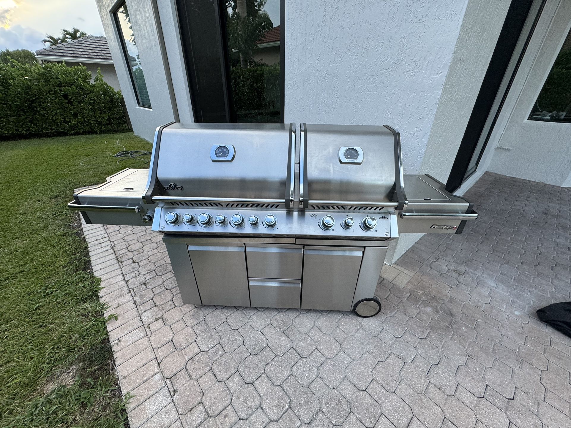 Napoleon Prestige ® PRO 825 RSBI with Power Side Burner, Infrared Rear & Bottom Burners 🔥 🍔