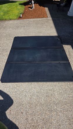 Toyota tacoma 6ft tonneau cover