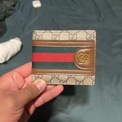 Gucci wallet 