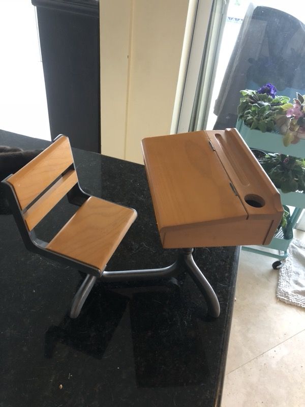 American Girl Doll Molly's Desk RARE Retired