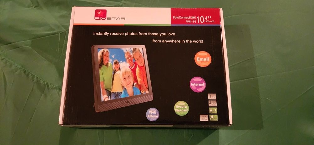 Pix-Star 10” WiFi Digital Photo Frame – FotoConnect XD