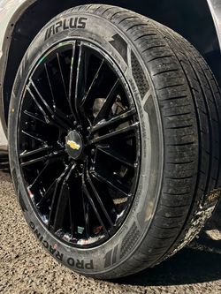 22x9 6x139 Rines y Llantas 305/40/22 Aplus