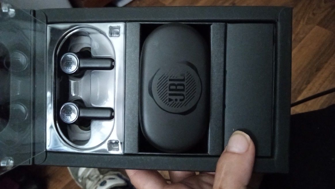 JBL  QUANTUM TWS