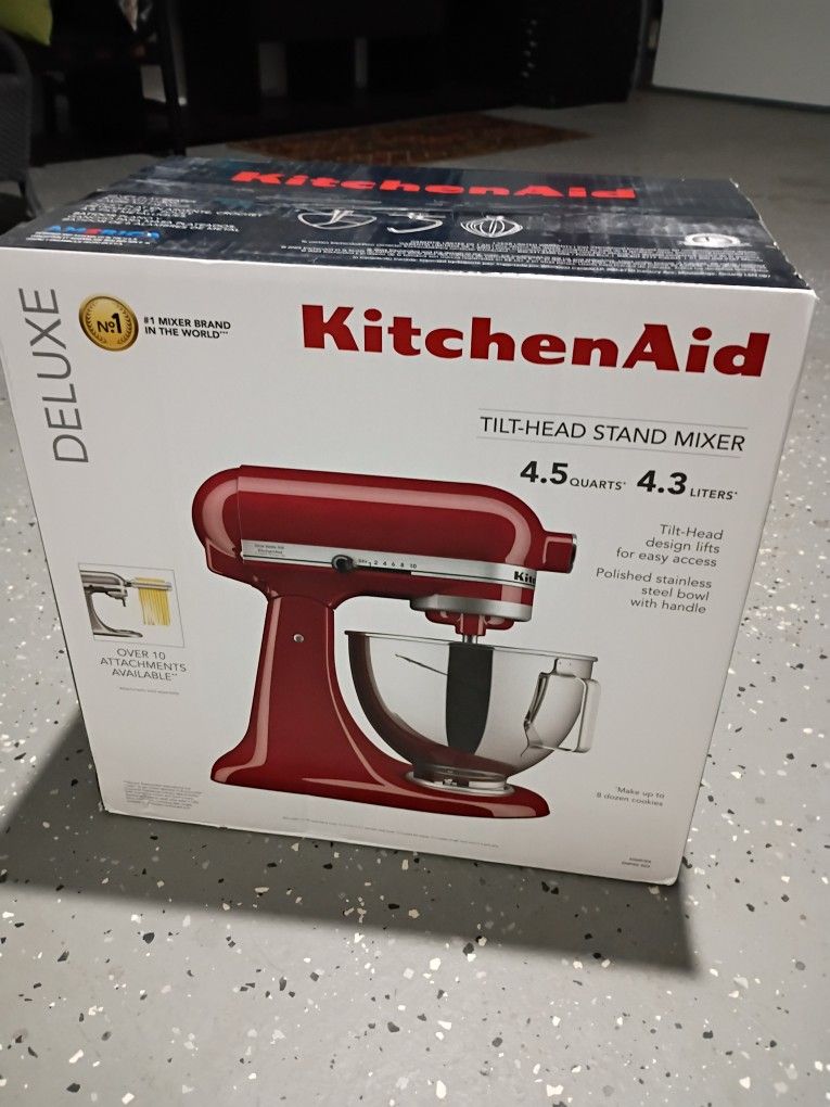 New KitchenAid Deluxe Series 4.5 Quart Tilt-Head Stand Mixer