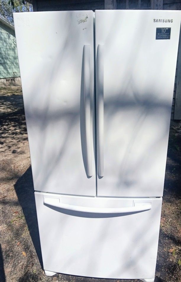 Cleaning Immaculate Refrigerator With French Doors