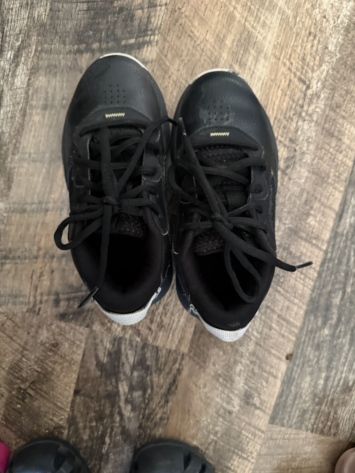 Boys Under Armor Basketball Shoes