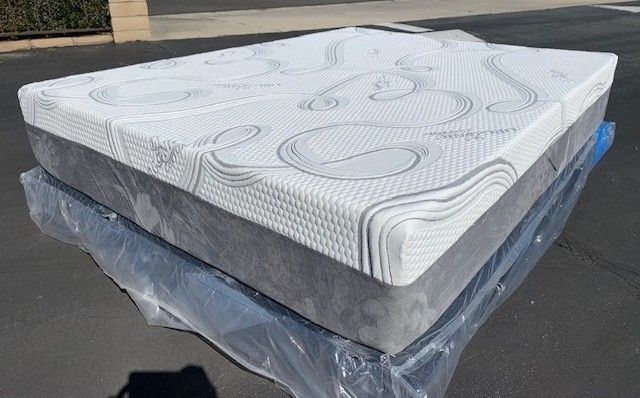 Cal King Organic Cool Gel Memory Foam!!
