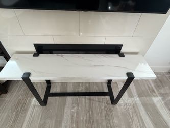 Side entry main entry table