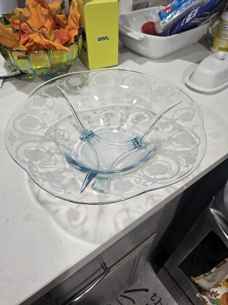 Stunning Fostoria Versailles Etched Azure Blue 3 Toed 12" Centerpiece Bowl