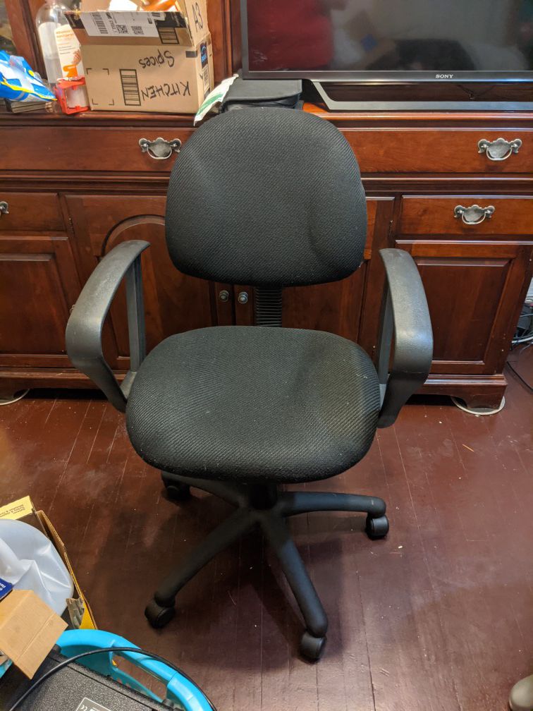 Desk chair - like new and adjustable