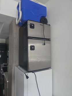 Mini fridge and freezer