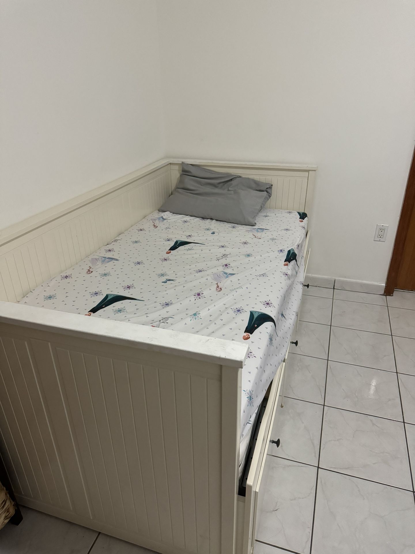 Twin Bed With Mattress 