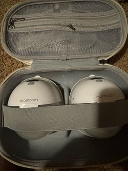 Momcozy Wearable Breast Pump Set with Case