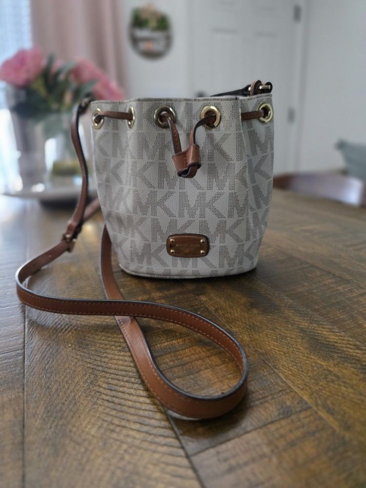 Michael Kors Bucket Bag Small