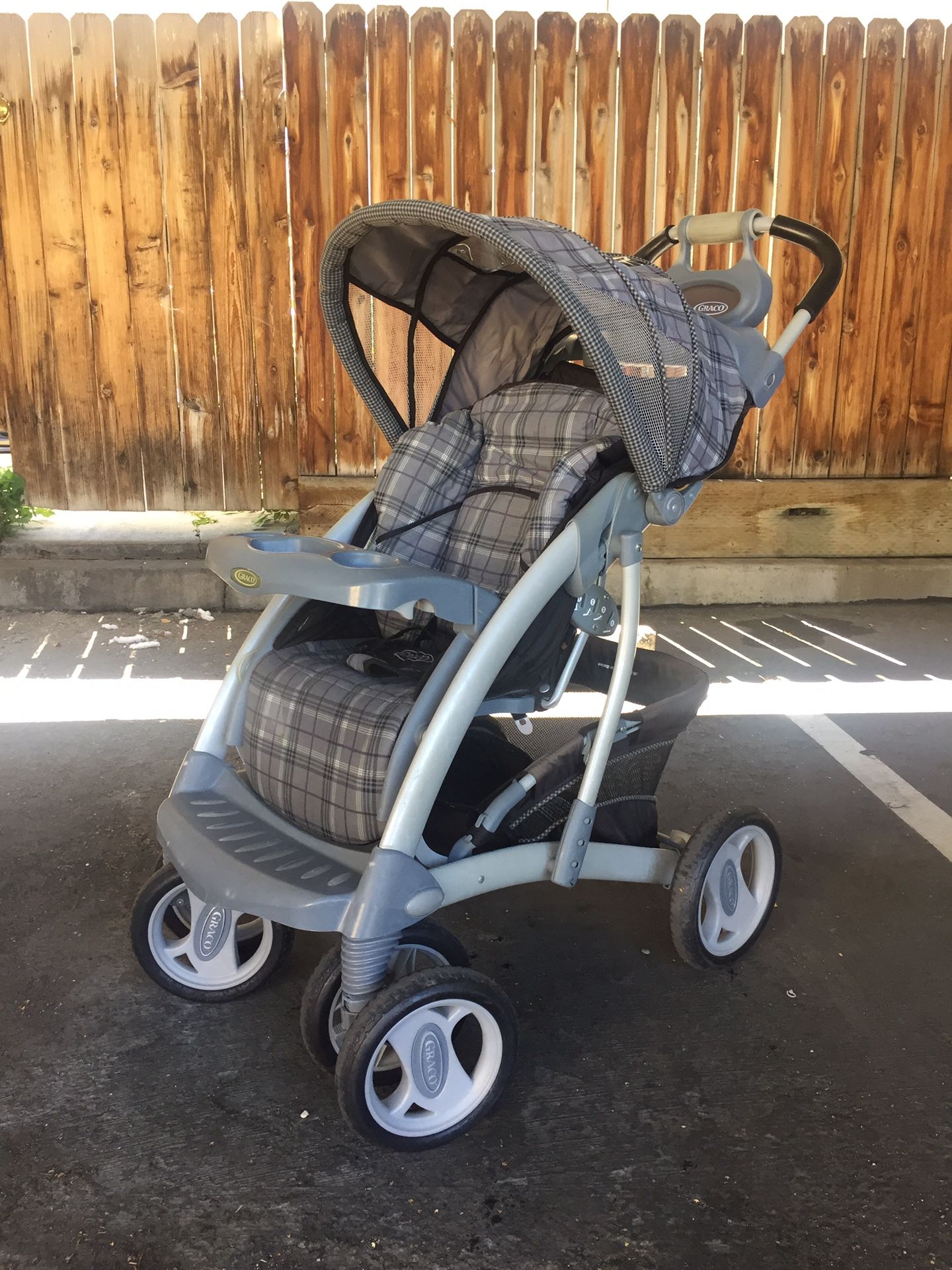 GRACO BRAND STROLLER (Fully Equipped)!!