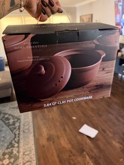 Everyday Home Essentials 2.64 Qt Clay Pot