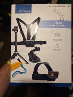 Go Pro Hero 10 Black +  12 Piece  Accessory Kit