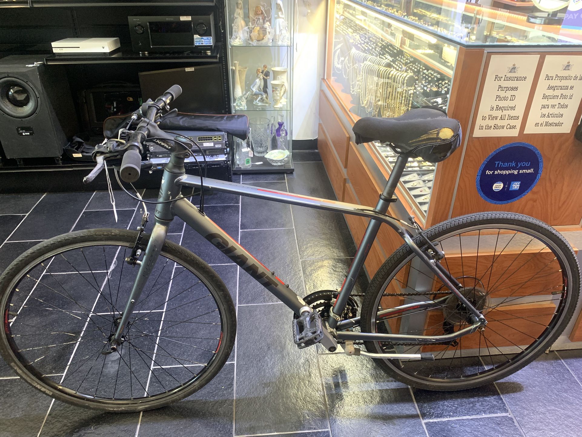 Giant Escape Touring Bike Bicycle Medium Frame 