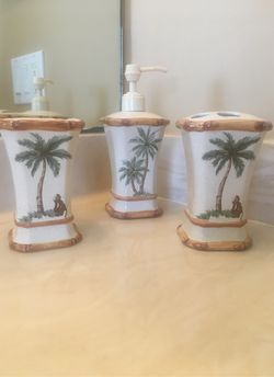 Bathroom set tropical theme