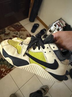 Travis shoes