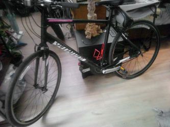 Black and White Specialized Sirrus mountain bike
