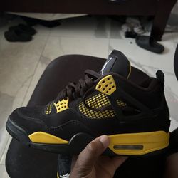 Jordan 4s Thunder