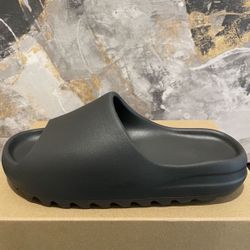 YEEZY SLIDE “ONYX”