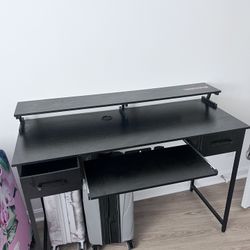 Black Desk 