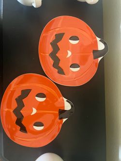 Two small melamine Halloween jack-o’-lantern plates