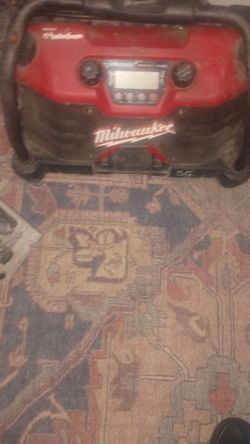 Milwaukee M18 heavy duty multi radio/charger
