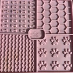 Brand New Glorilla Grip Slow Feeder