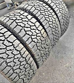 275/70/18 Falken 📍📍 Vendo un set de llantas con 80% de vida las 4 📍🌟